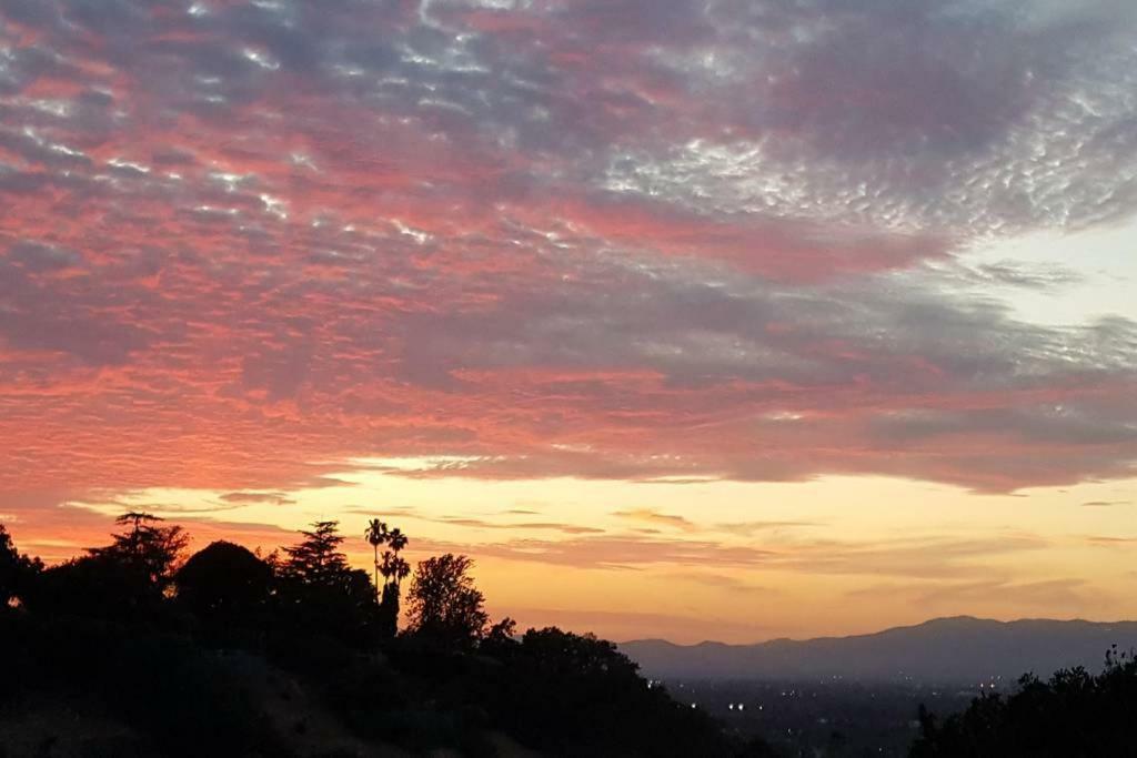 Modern Guest House Nestled In The Hollywood Hills With Huge Deck And Wow Views! ลอสแอนเจลิส ภายนอก รูปภาพ